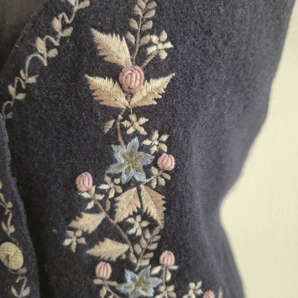 SOLD DO NOT BUYintage TanTrums Floral Embroidered Wool Vest, folk waistcoa - Picture 8 of 13